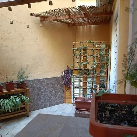 A Bridge To The Coliseum Apartment *