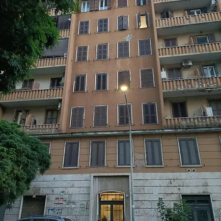 Apartment A Bridge To The Coliseum Rome
